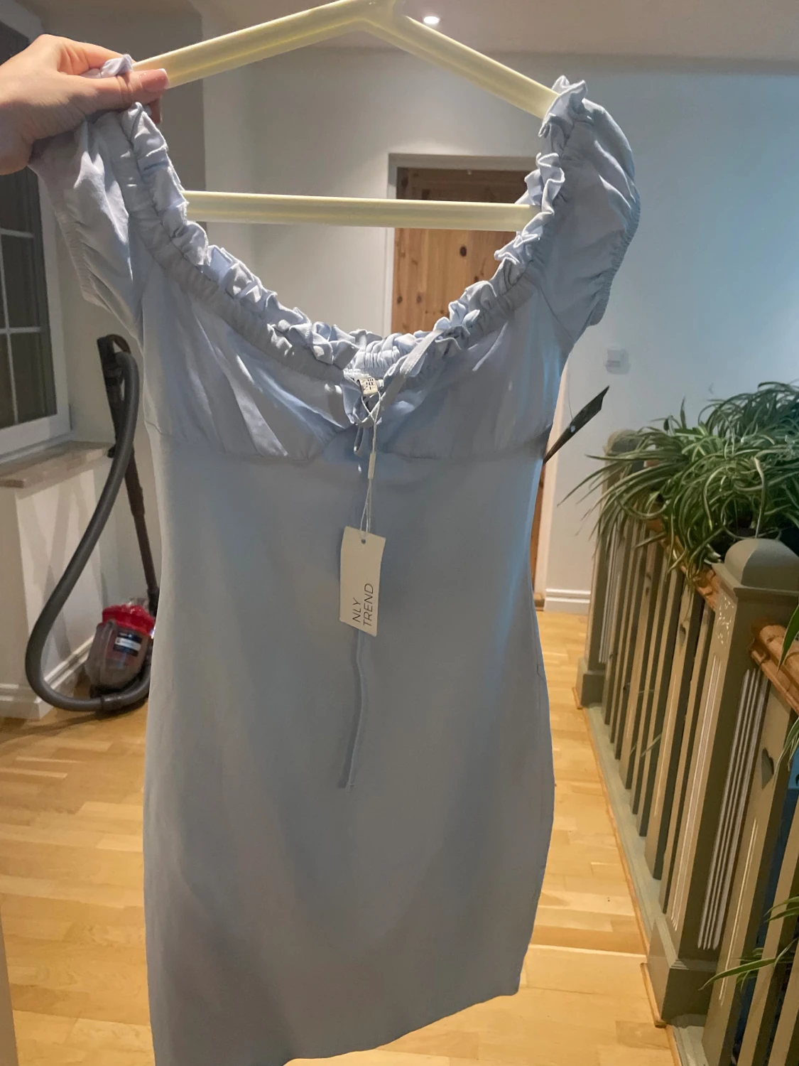 Ljusblå kort klänning från NLY Trend - 1