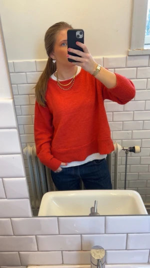 Stickad tröja  - Super snygg stickad tröja i cool färg❤️🧡