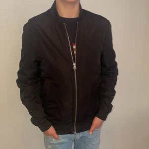 J Lindeberg jacka  - J Lindeberg jacka herr| pris:399kr| storlek:S| skick: 9,8/10| Hör av dig vid minsta lilla fundering eller fråga| 