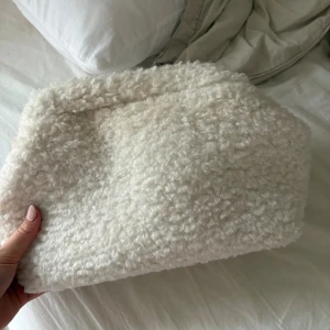  Clutch väska  - Supergullig clutch väska. Endast använd 2 gånger !!