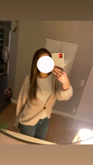 Lindex kofta - Jättesöt kofta från Lindex. Skriv för fler bilder eller frågor!💕