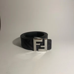 Fendi bälte - Säljer nu ett helt nytt Fendi bälte, för fler info det är bara att kontakta!💫