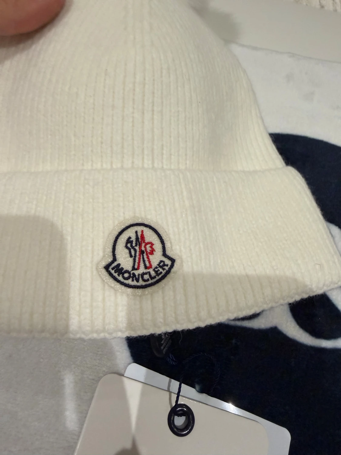 Moncler | Women’s white beanie - 2