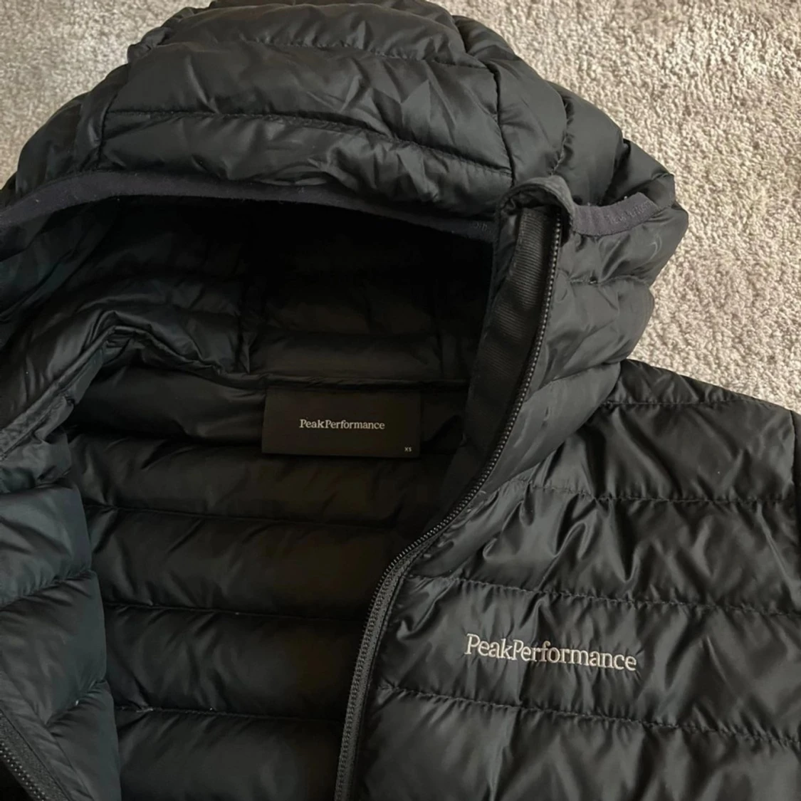 Svart dunjacka Peak Performance XS - 1