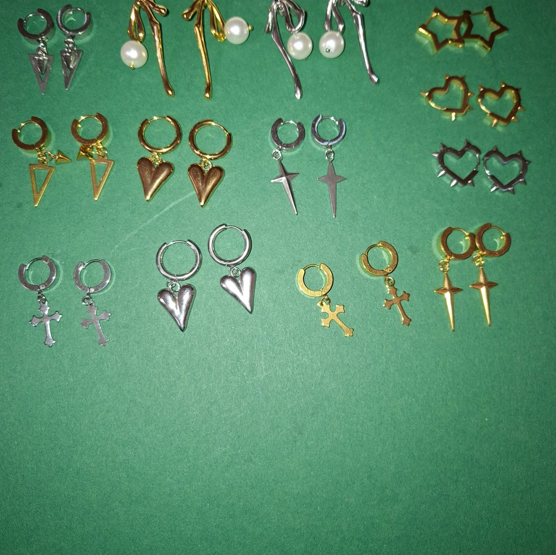 Mixade örhängen med hjärtan och kors - 2