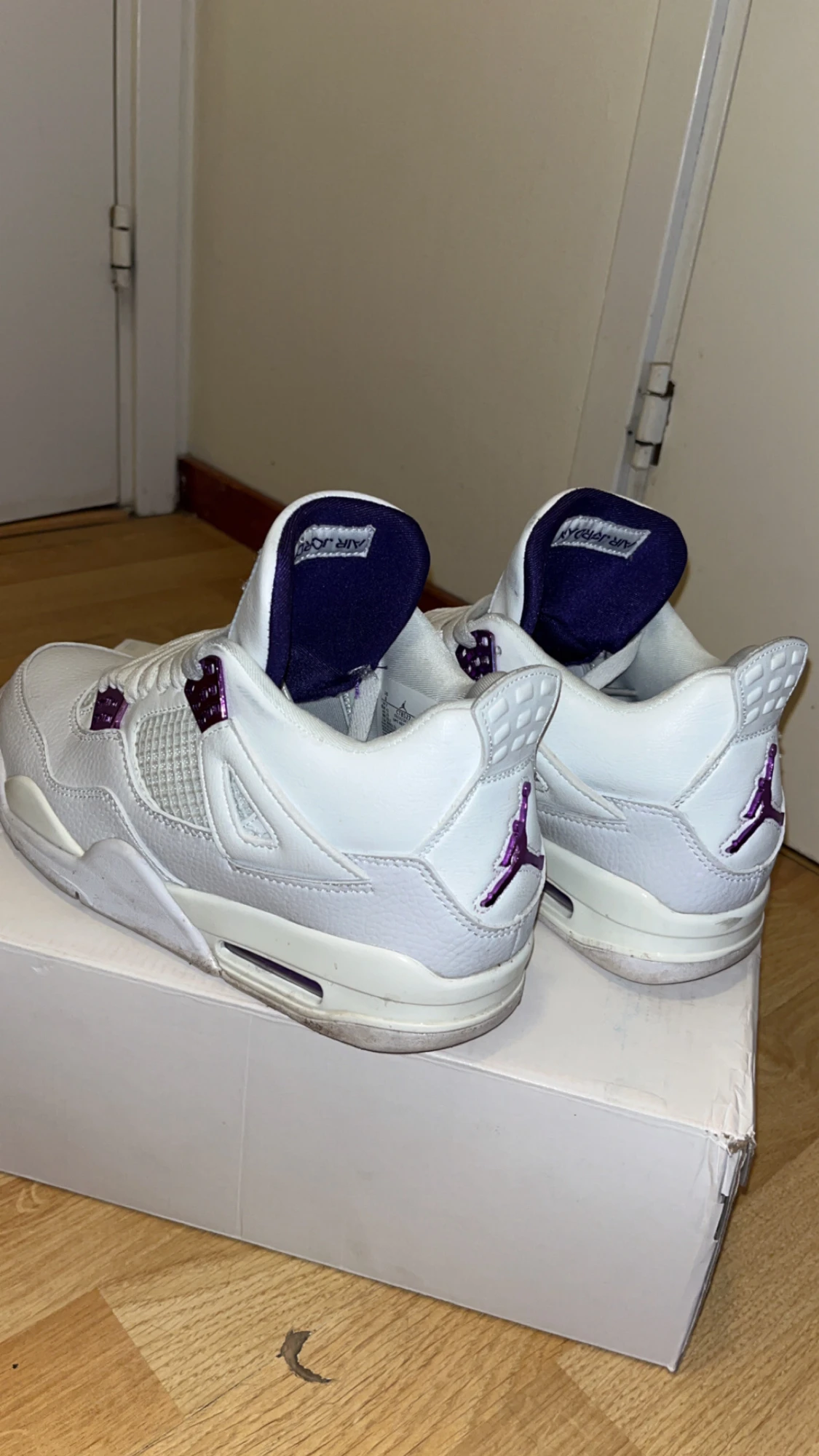 Nike Air Jordan 4 metallic priset diskuteras  - 1