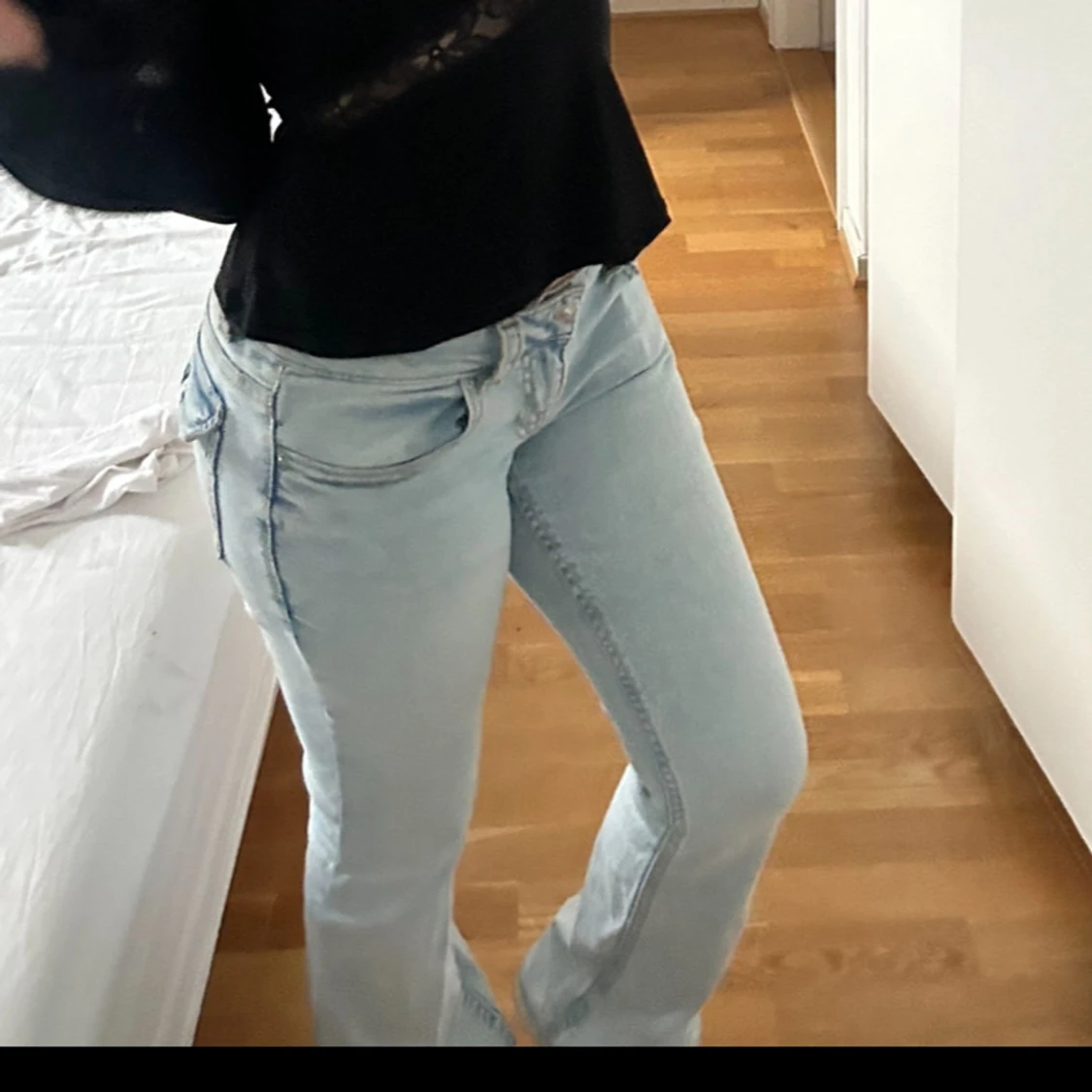 Ljusblåa jeans från Gina