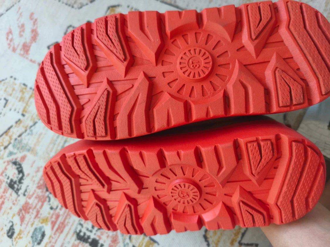 UGG boots med röd sula - 3