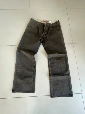 Levis jeans - Levis jeans i okänd modell… size 30.