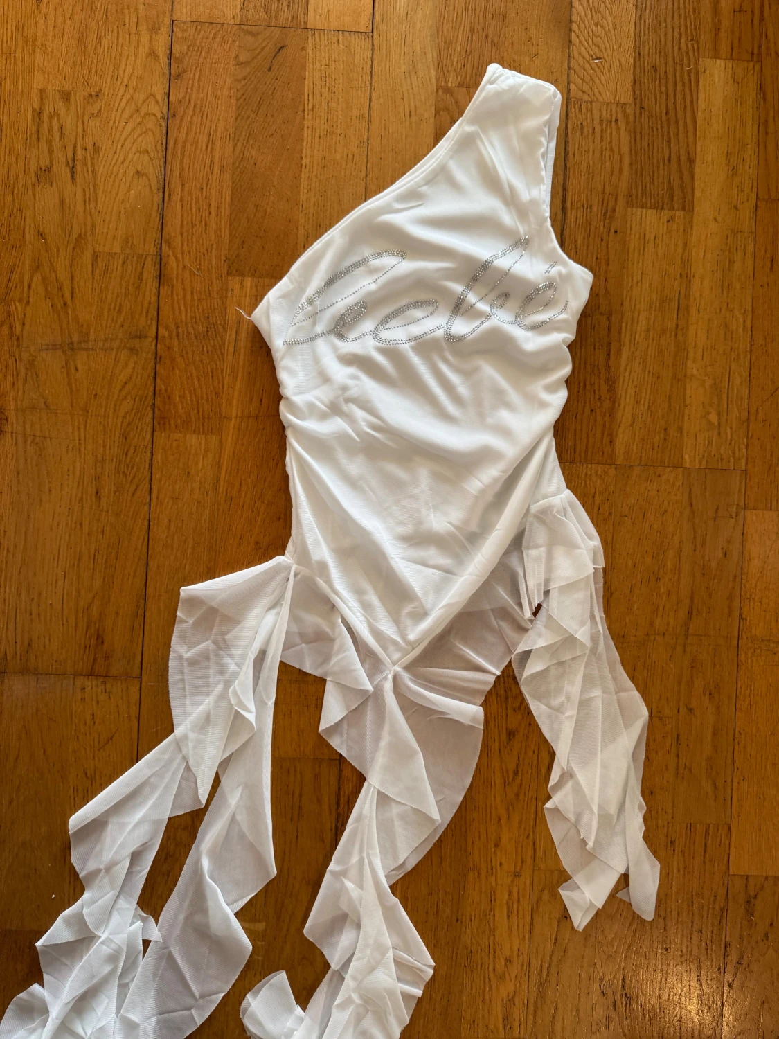 Vit asymmetrisk klänning från Bebe M - 1