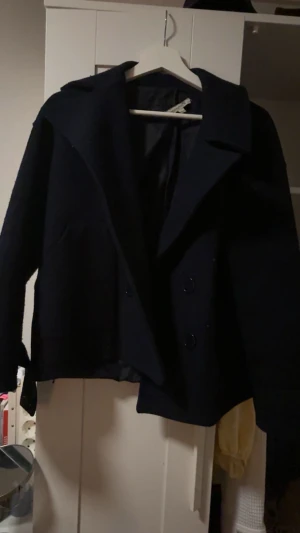 Blå kort kappa från design by si - Jättefin blå kappa från design by si, superbra skick!