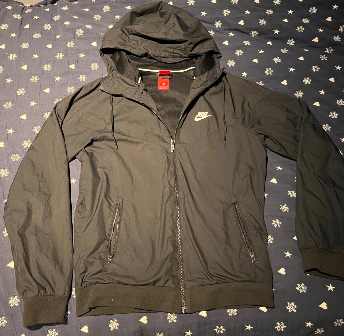 Svart Nike vindjacka med huva