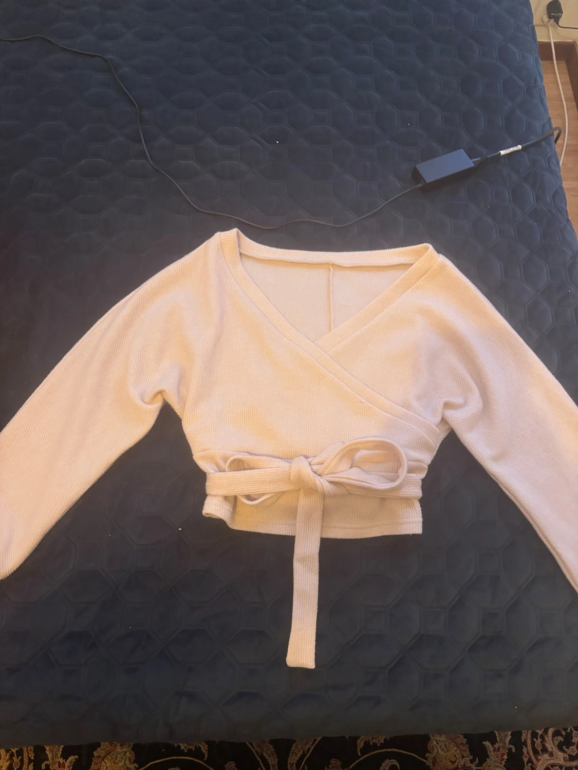 Beige omlottopp med knytband