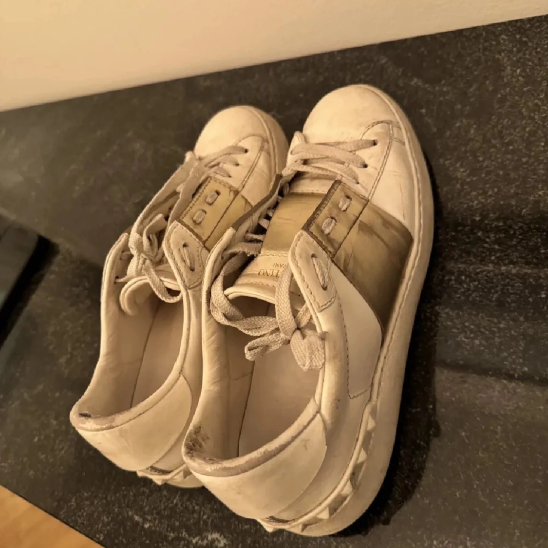Valentino Garavani sneakers vit/guld 39