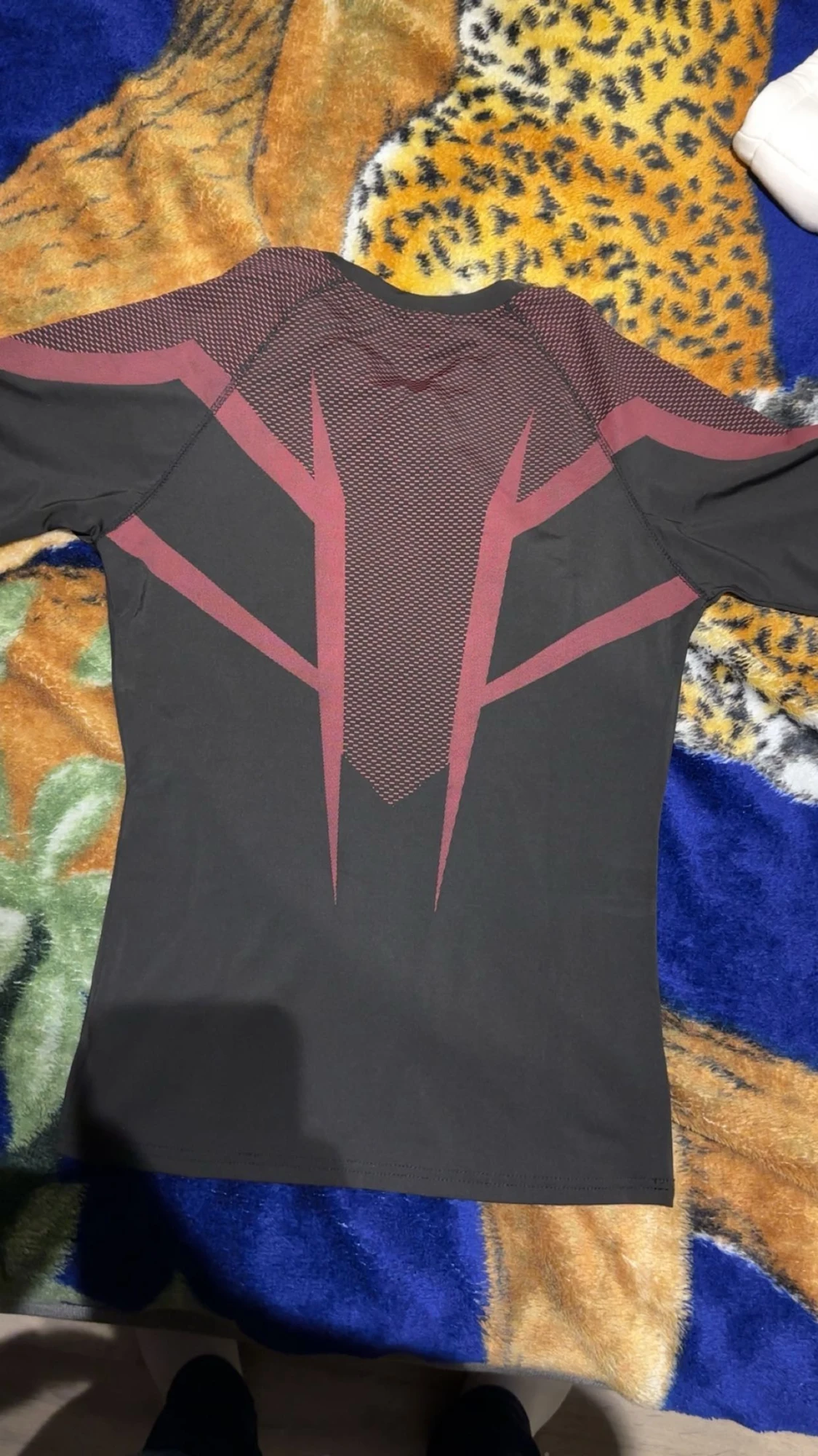 Svart och vinröd Gymshark t-shirt - 1