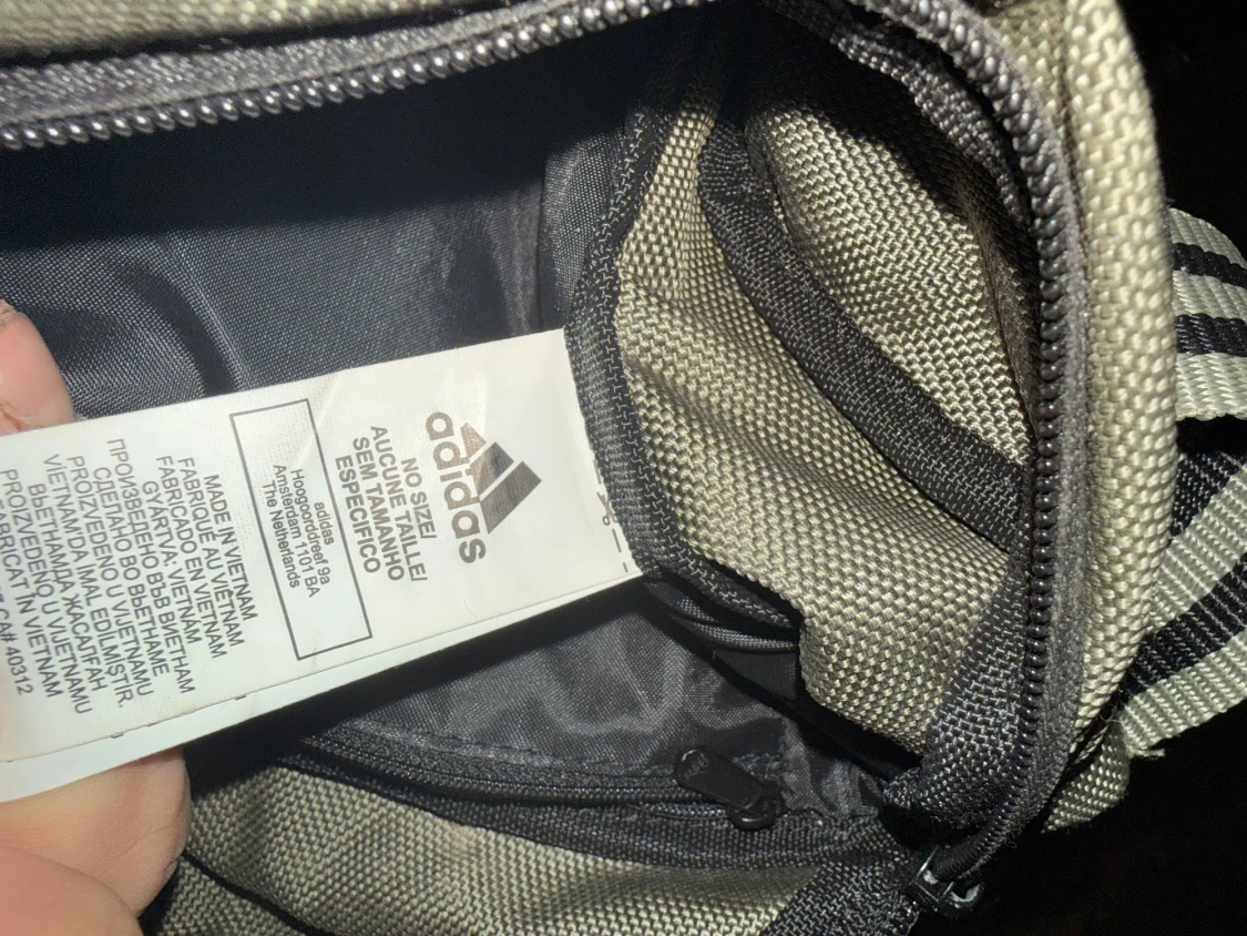 Grå axelväska från Adidas - 2