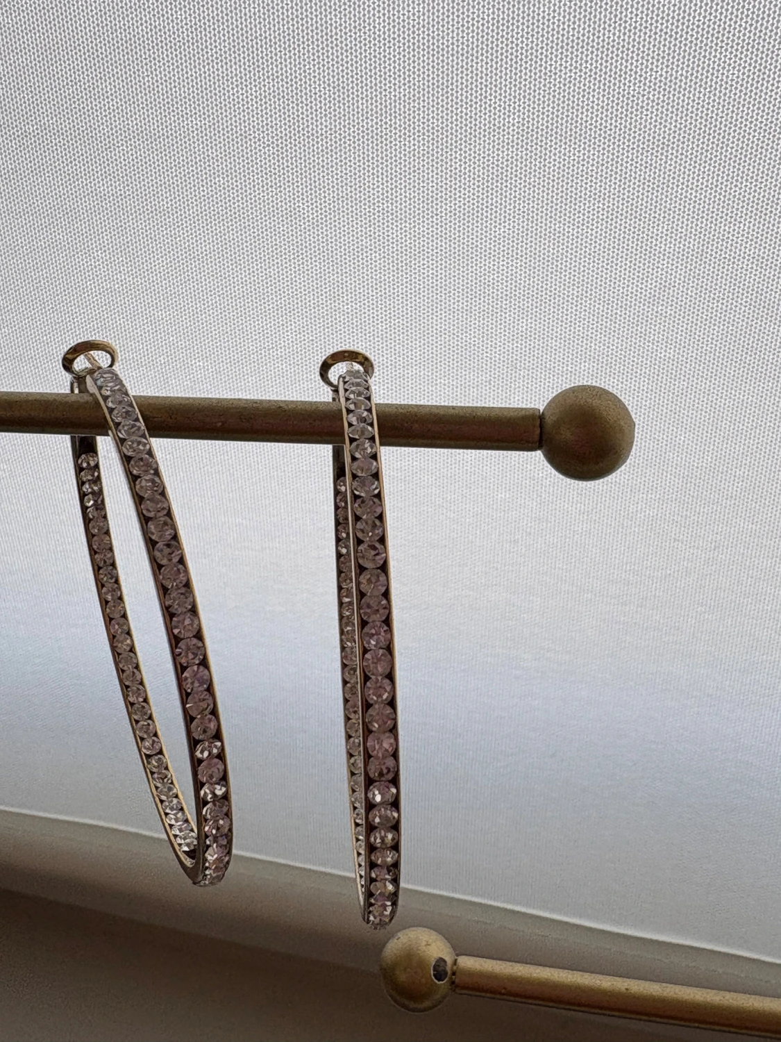 Glittriga stora guldfärgade hoops - 3