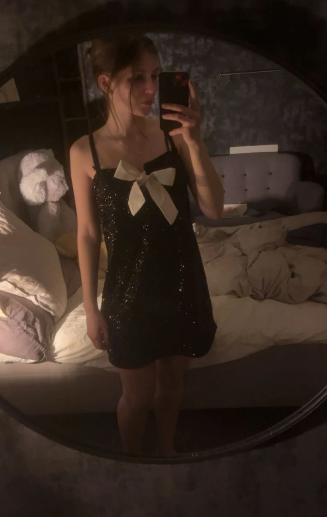 Svart glittrig kortklänning med rosett storlek S  - 1