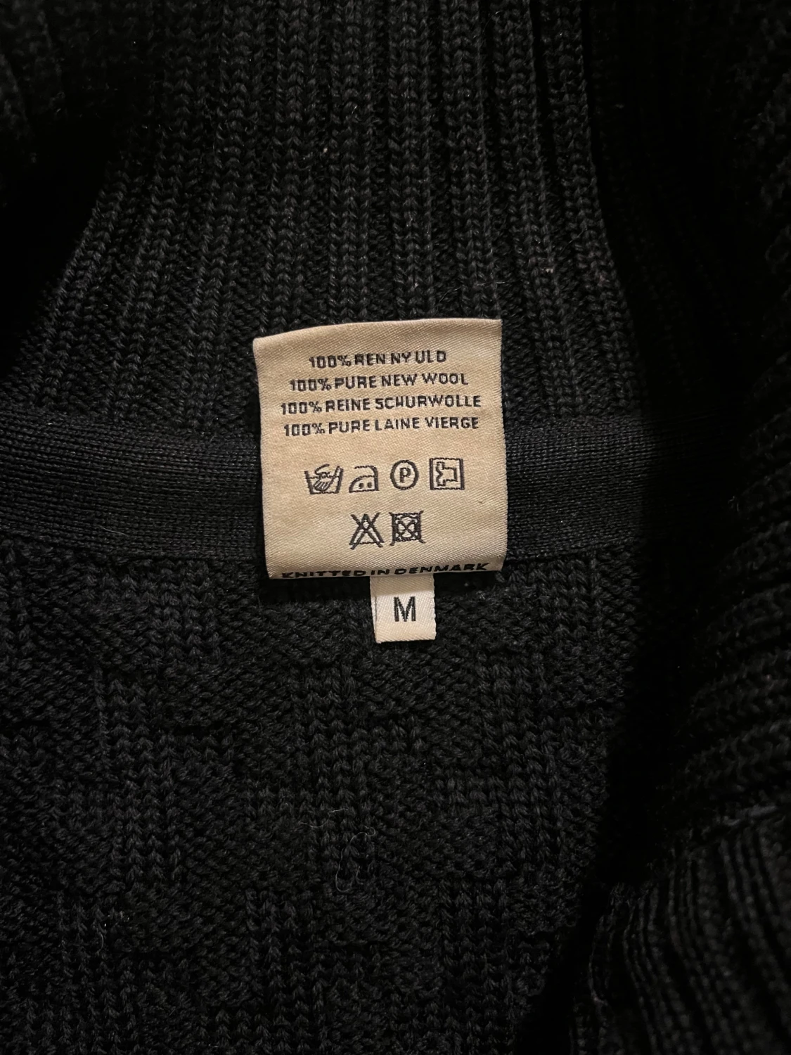 Svart cardigan från S.N.S. Herning - 4