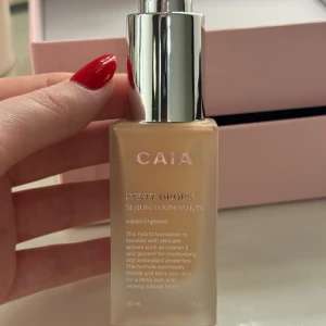 CAIA dewy drops - Caia dewy drops i färgen 20 c. Finns kvar produkt till precis över caia märket 