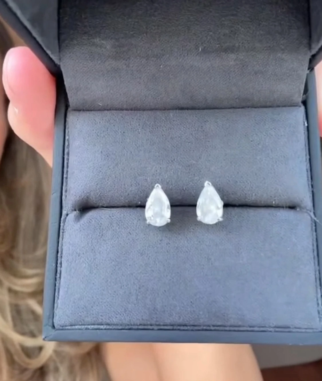 Droppformade örhängen i silver från kejsar  - 1