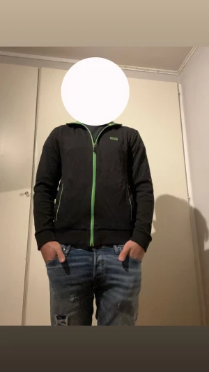 Hugo boss  - Schysst Hugo boss zip up i gött skick. Kom gärna vid prisförslag 