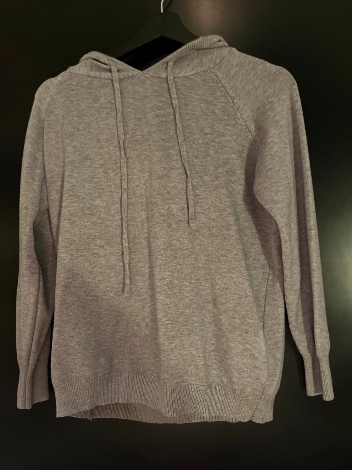 Grå merino hoodie med snörning - 1