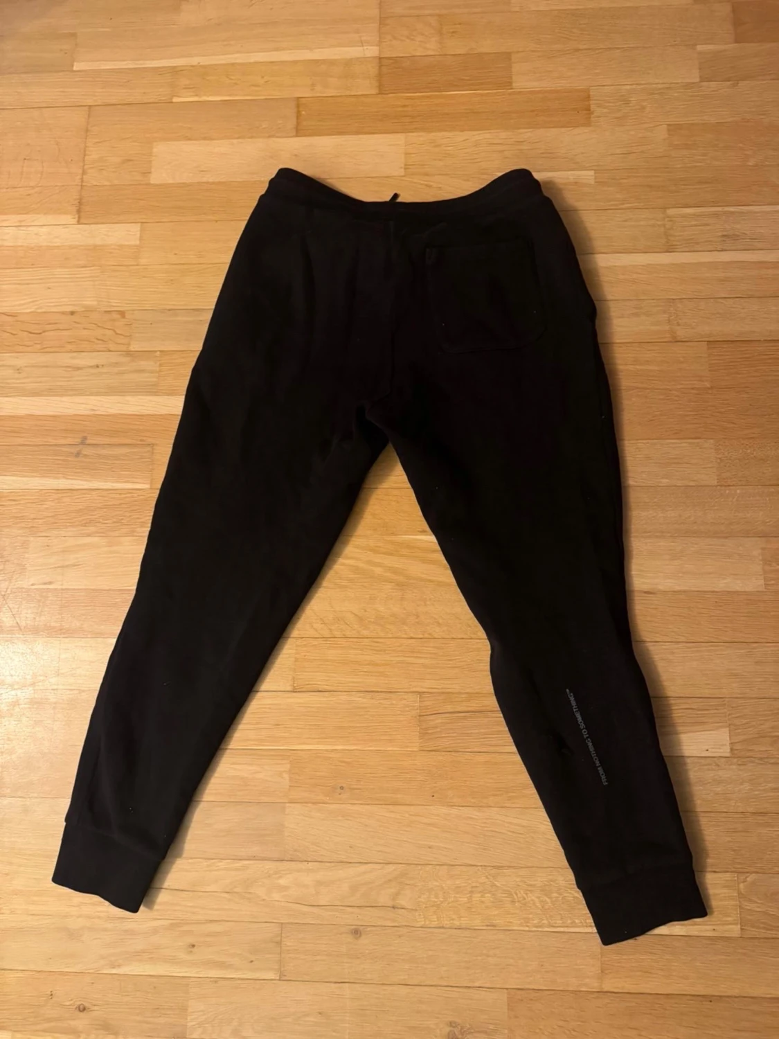 Svarta mjukisbyxor från Hoodrich M - 2