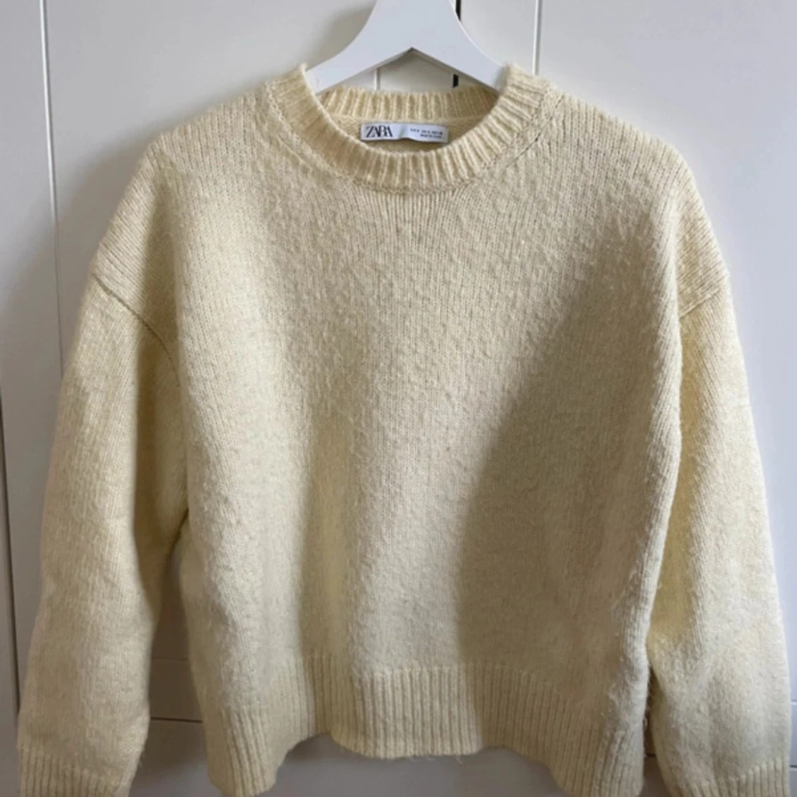 Ljusgul tröja från Zara - 1