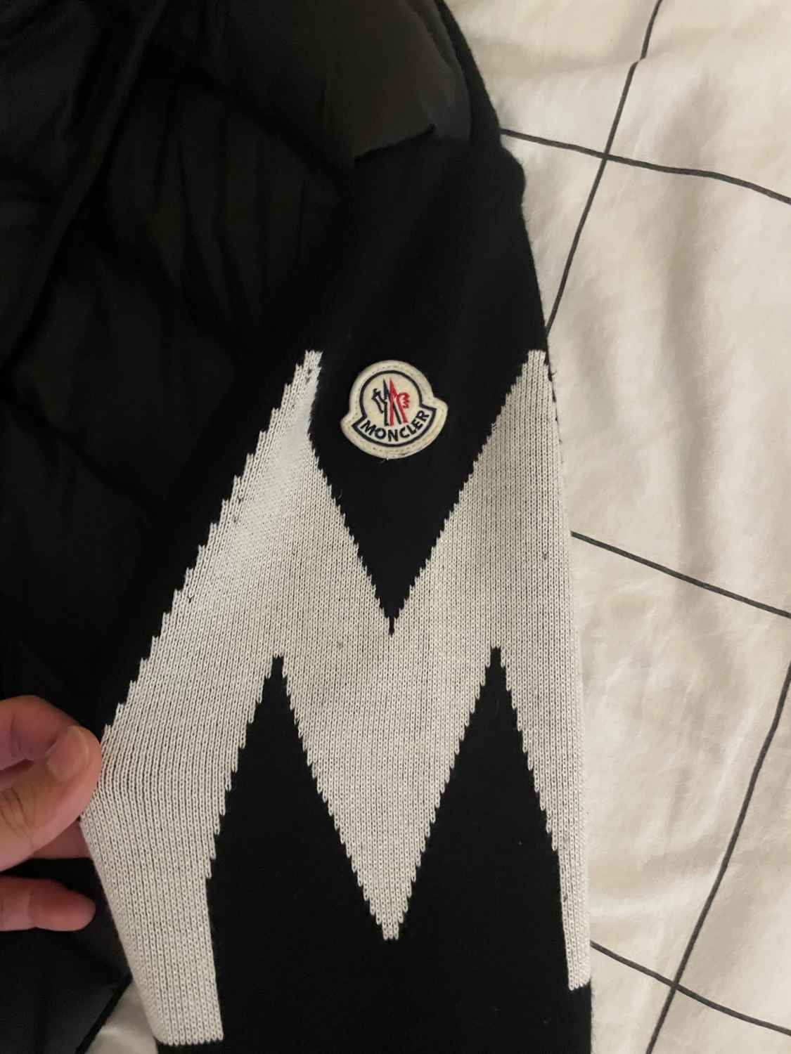 Svart Moncler pufferjacka med huva - 1