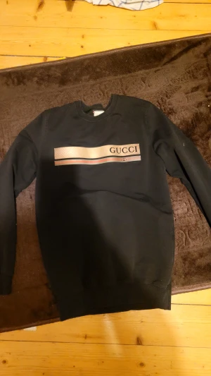 Svart sweatshirt  - Svart sweatshirt 