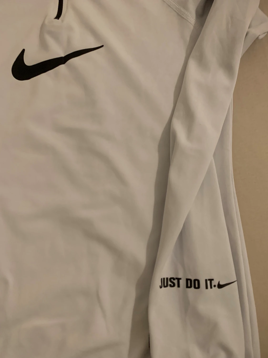 Vit Nike hoodie med half zip och huva - 1