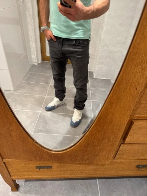 Replay jeans  - Ett par snygga byxor från Replay i storlek W33 L34 i modellen Max 