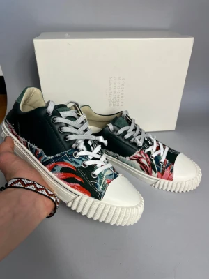 Maison Margiela new evolution skor - Maison margiela new evolution | Storlek 43 | Helt nya! ( allt Og tillkommer) Nyrpis 7-8k | Vid frågor är det bara att höra av sig