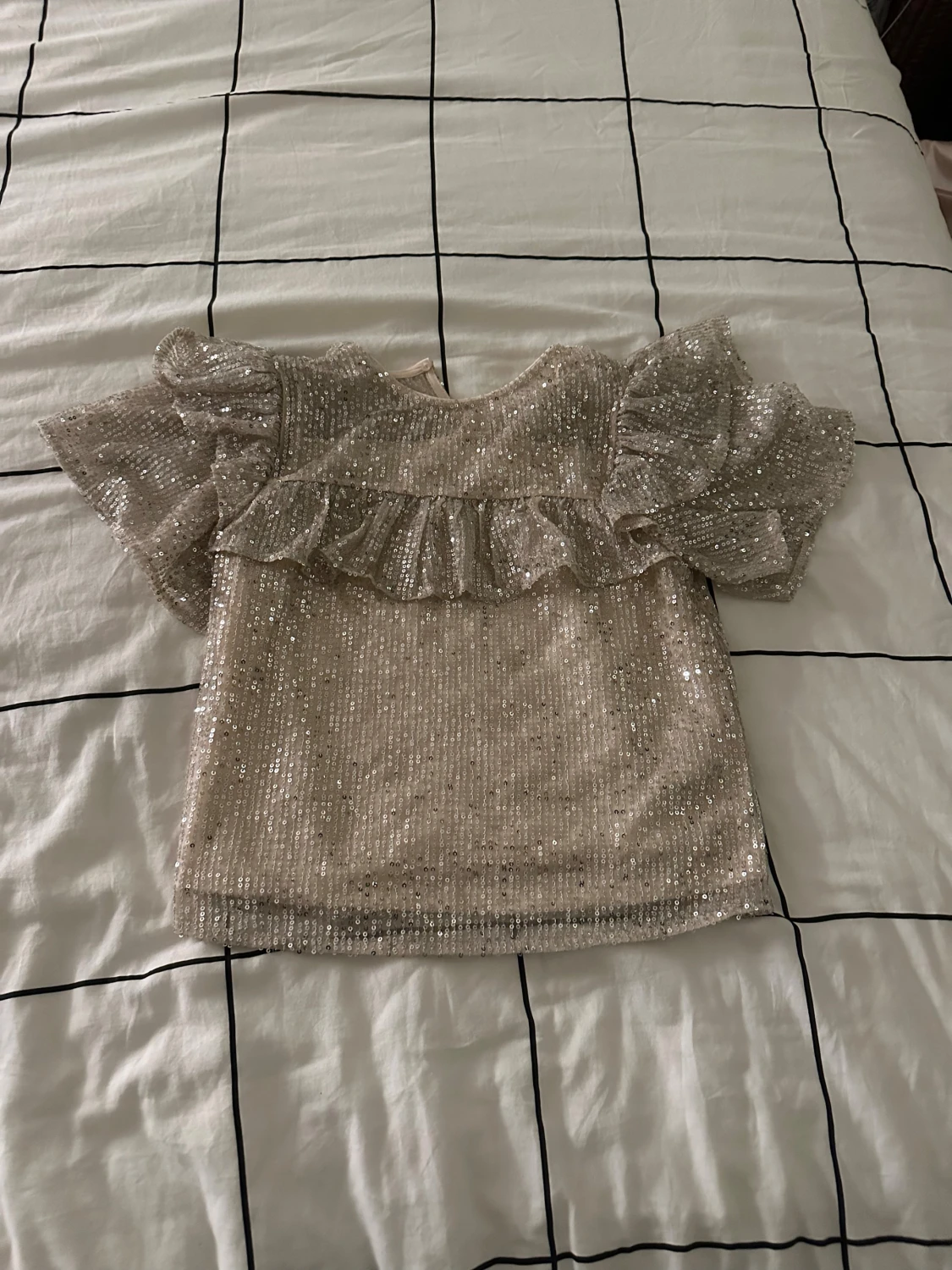 Glittrig volangblus från Lindex - 1