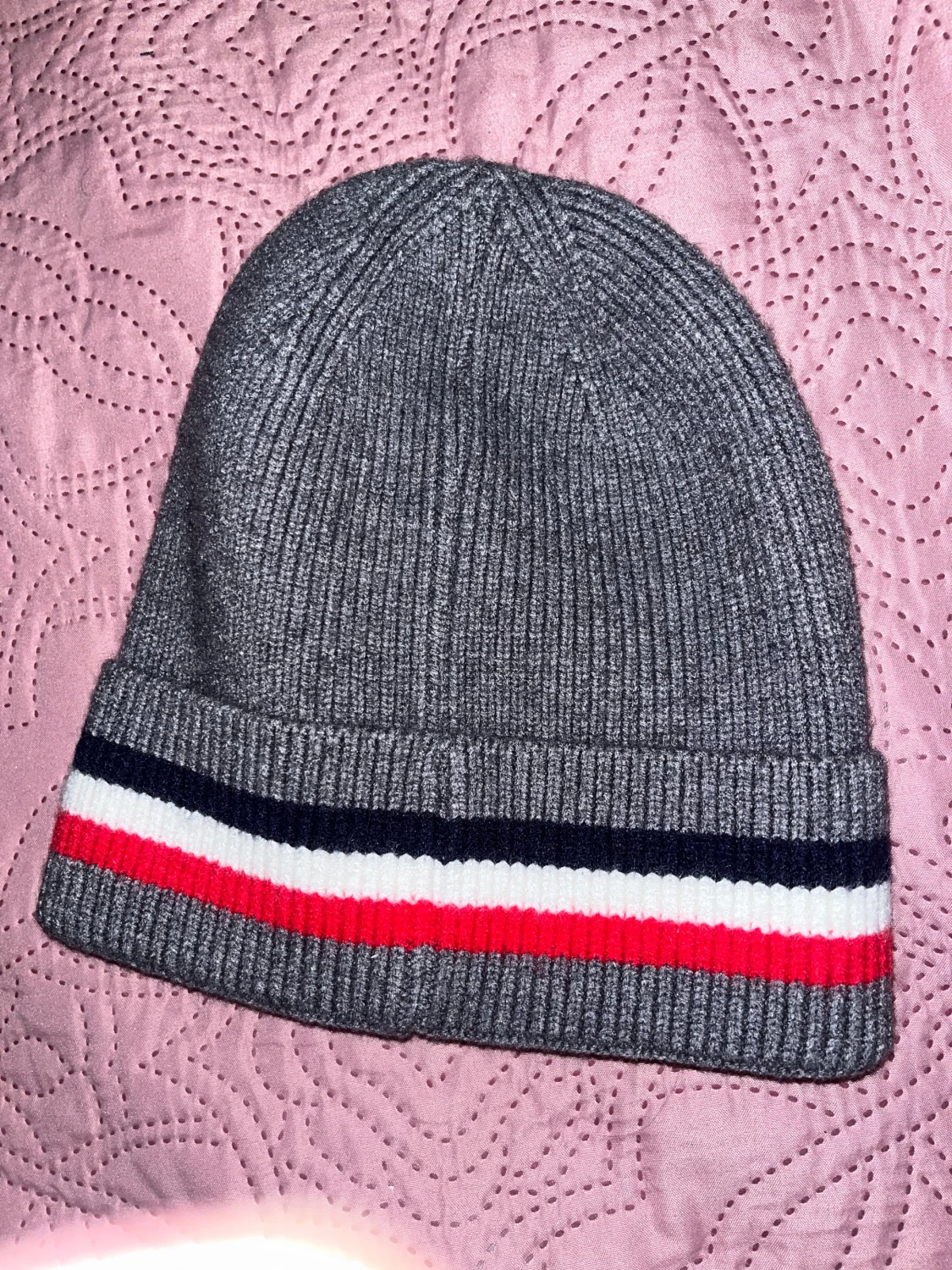 Grå  mössa med ränder - 2