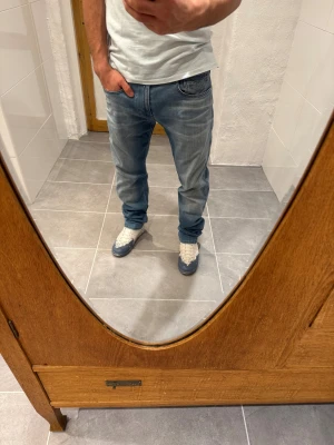 Replay jeans  - Ett par snygga byxor från replay i storlek W31 L32 i modellen Anbbas 