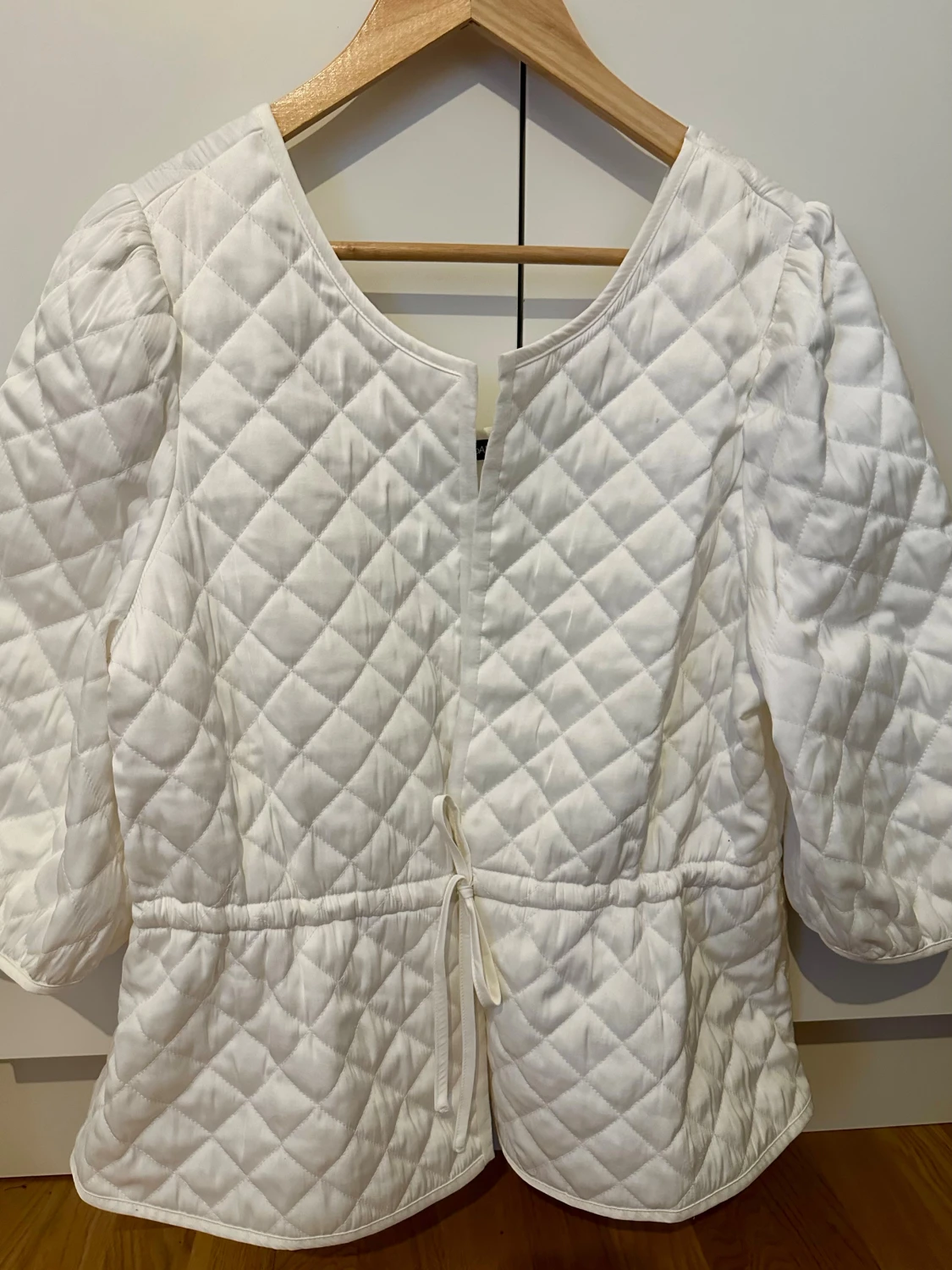 Vit quiltad overshirt från KappAhl M/L - 1