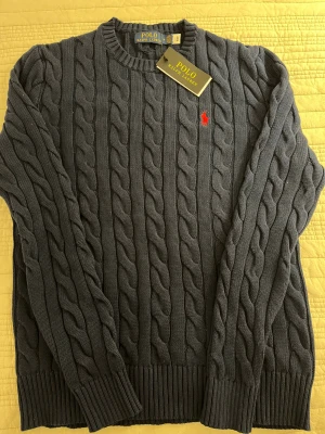 Ralph lauren stickad tröja - Mörk blå stickad tröja i storlek M, oanvänd