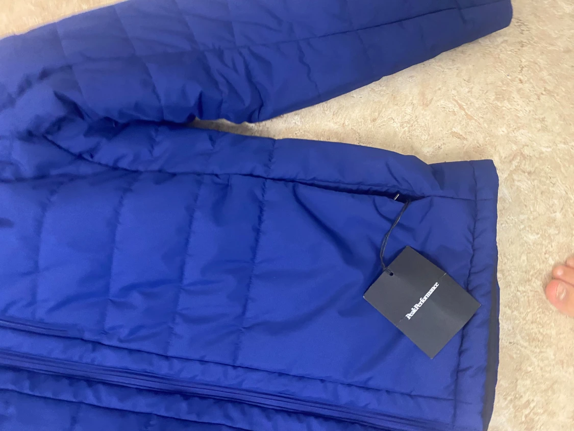 Blå pufferjacka från Peak Performance - 2