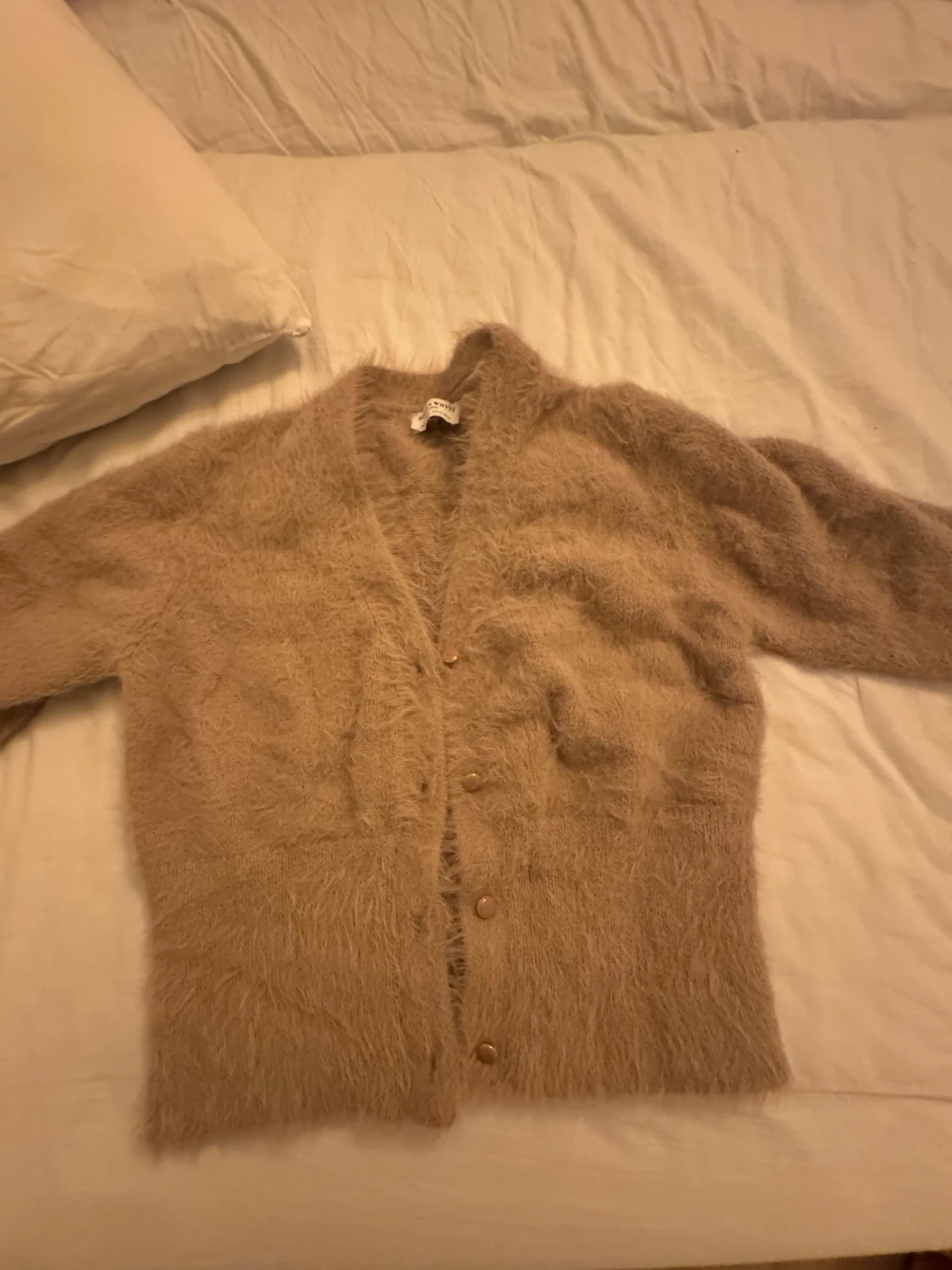 Beige fluffig kofta Holly & Whyte