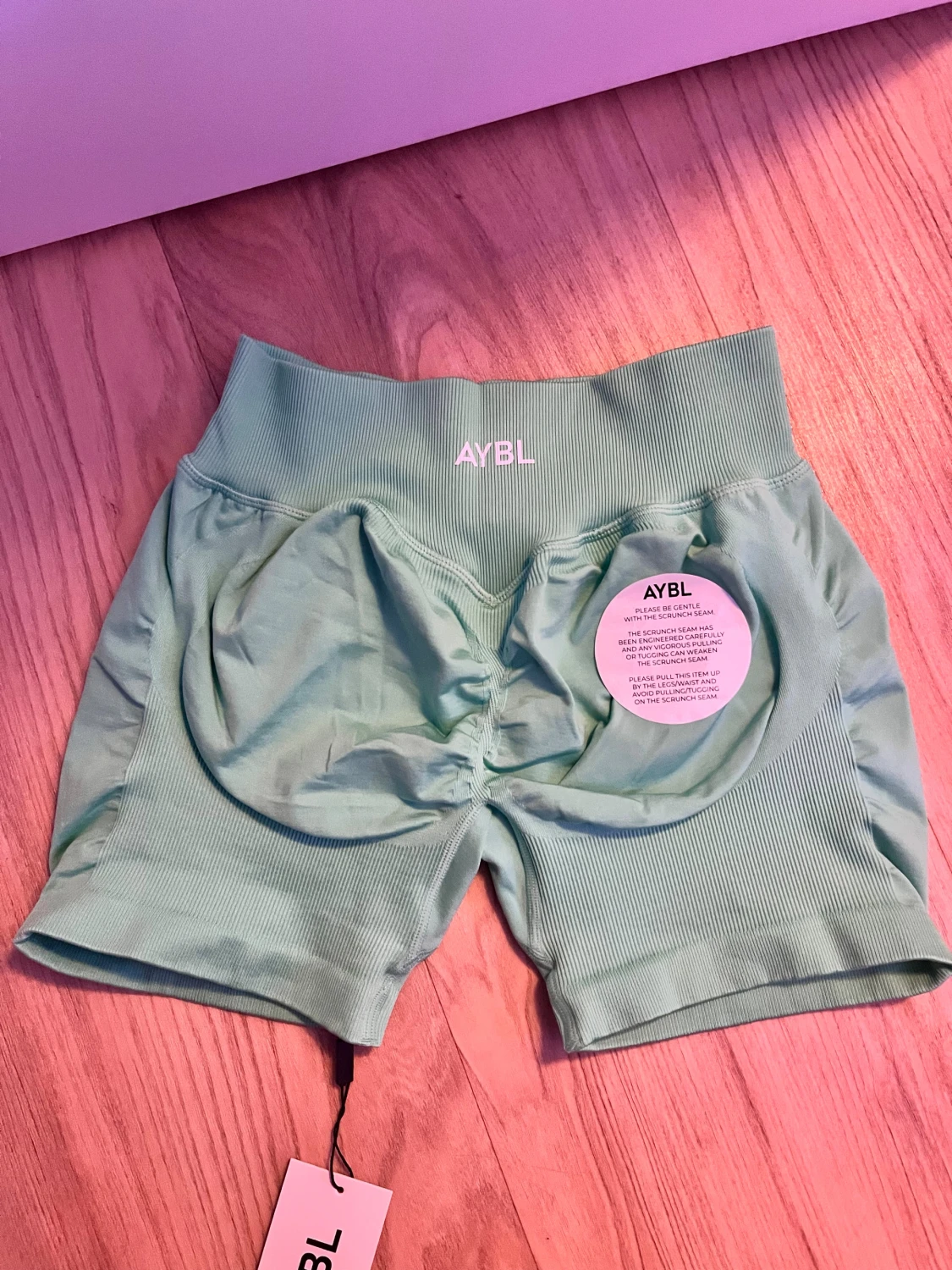 Mintgröna seamless shorts från AYBL