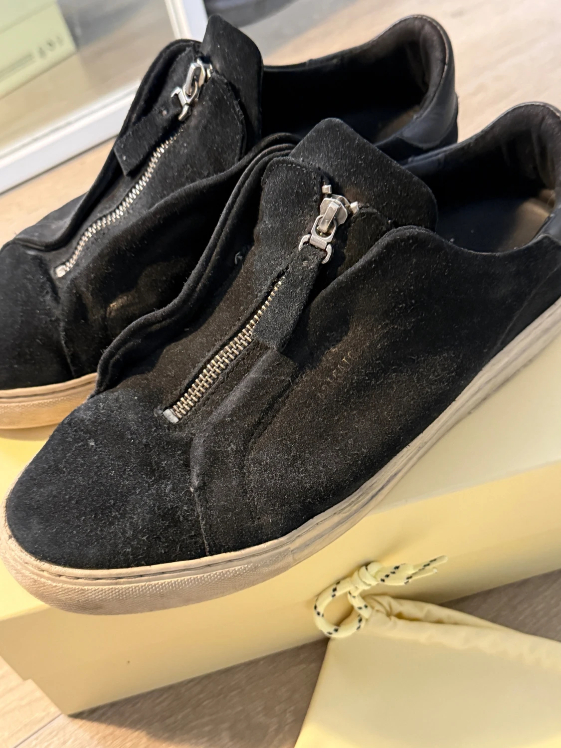 Svarta sneakers Axel Arigato mocka - 1