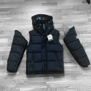 Svart pufferjacka från Burberry - L men sitter bättre på M