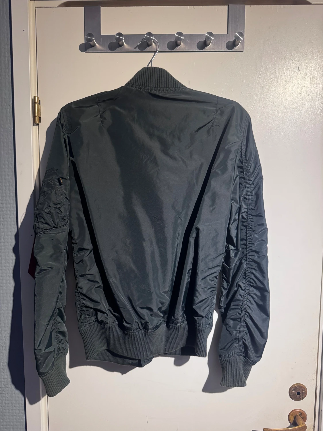 Svart bomberjacka Alpha Industries M - 1