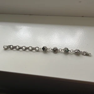 Chrome hearts dice armband - Säljer nu mitt riktigt feta armband från chrome hearts, armbandet är 18cm långt och tar din outfit till en ny nivå. UEA ny skick!