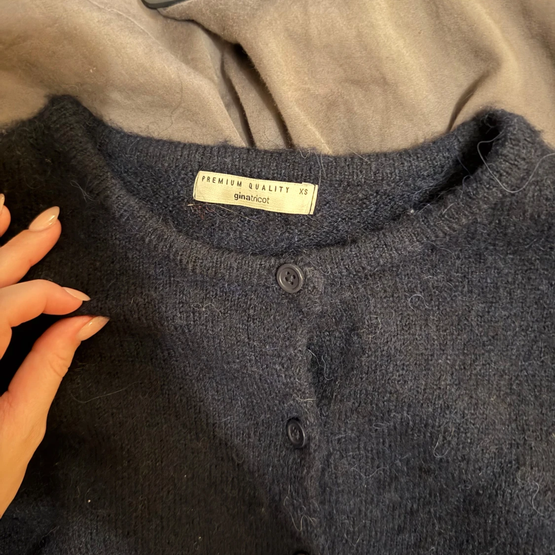 Mörkblå kofta från Gina Tricot  - 3