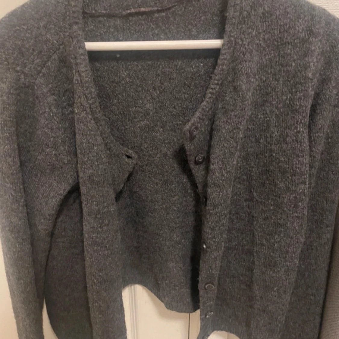 Mörkgrå kofta från 157 i ull