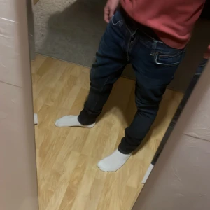 Nudie jeans raw denim - Nudie jeans i bra skick ( aldrig använda ) modell: tight terry siter slim fit. Är raw denim!!