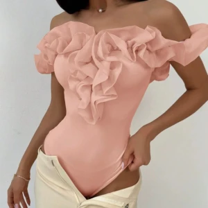 Snygg body  - Fest body off shoulder!! Helt nytt skick, använd endast 1 gång